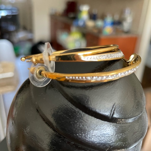 Vintage Butler Hoop gold tone Earrings - Picture 4 of 8